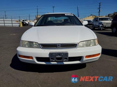 Piąte zdjęcie samochodu w środku: 1996 HONDA ACCORD LX VIN:1HGCD5633TA301488 - miniatura