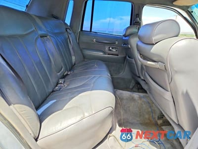 Zdjęcie 10 z 12 samochodu: 1994 LINCOLN TOWN CAR SIGNATURE VIN:1LNLM82W4RY630745 - miniatura