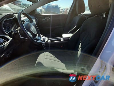 Zdjęcie 7 z 13 samochodu: 2015 CHRYSLER 200 LIMITED VIN:1C3CCCABXFN688076 - miniatura