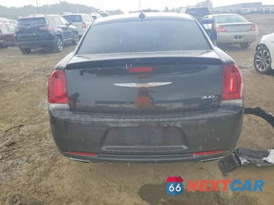 Zdjęcie 6 z 12 samochodu: 2017 CHRYSLER 300 S VIN:2C3CCABT3HH617745 - miniatura