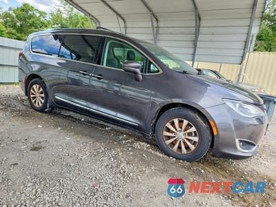 Czwarte zdjęcie samochodu z boku: 2019 CHRYSLER PACIFICA TOURING L VIN:2C4RC1BG4KR633138 - miniatura
