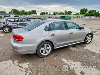 Trzecie zdjęcie samochodu z tyłu: 2012 VOLKSWAGEN PASSAT SE VIN:1VWBP7A38CC055298 - miniatura