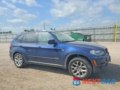 Czwarte zdjęcie samochodu z boku: 2012 BMW X5 VIN:5UXZV4C58CL749797 - miniatura