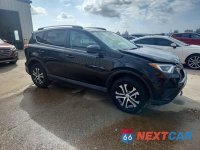 Czwarte zdjęcie samochodu z boku: 2018 TOYOTA RAV4 LE VIN:2T3ZFREV8JW422285 - miniatura