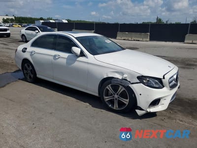 Czwarte zdjęcie samochodu z boku: 2017 MERCEDES-BENZ E 300 VIN:WDDZF4JB2HA104451 - miniatura
