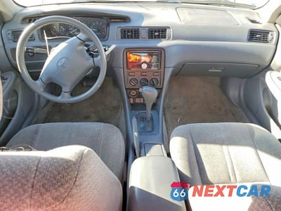 Zdjęcie 8 z 12 samochodu: 2001 TOYOTA CAMRY LE VIN:4T1BG22K01U770767 - miniatura