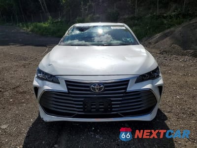 Piąte zdjęcie samochodu w środku: 2019 TOYOTA AVALON XLE VIN:4T1BZ1FB1KU028930 - miniatura
