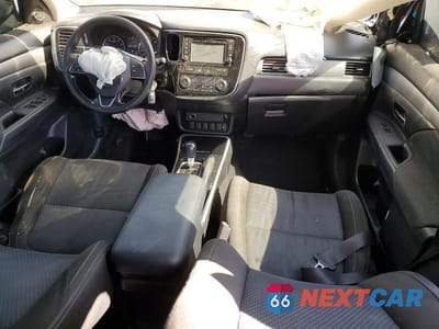 Zdjęcie 8 z 13 samochodu: 2017 MITSUBISHI OUTLANDER VIN:JA4AD2A39HZ033545 - miniatura