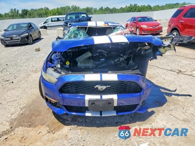 Piąte zdjęcie samochodu w środku: 2015 FORD MUSTANG VIN:1FA6P8TH5F5358136 - miniatura
