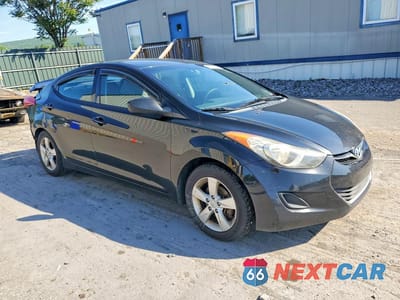 Czwarte zdjęcie samochodu z boku: 2013 HYUNDAI ELANTRA GLS VIN:5NPDH4AE3DH429069 - miniatura
