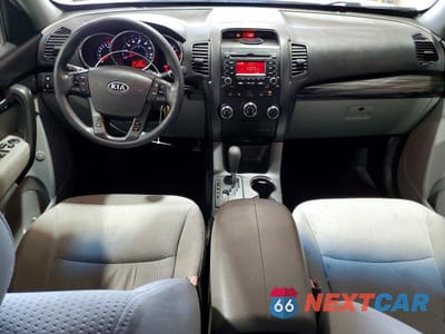 Zdjęcie 8 z 13 samochodu: 2012 KIA SORENTO LX VIN:5XYKTDA61CG238478 - miniatura