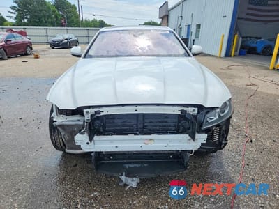 Piąte zdjęcie samochodu w środku: 2019 JAGUAR XF PREMIUM VIN:SAJBD4FX6KCY79564 - miniatura