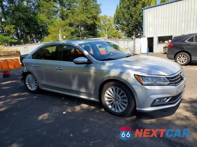 Czwarte zdjęcie samochodu z boku: 2017 VOLKSWAGEN PASSAT SE VIN:1VWBT7A31HC035672 - miniatura