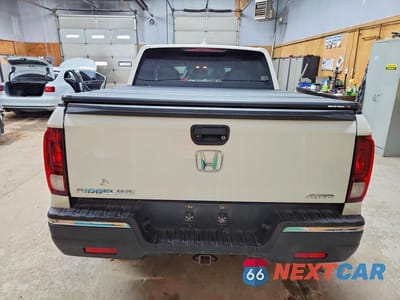 Zdjęcie 6 z 12 samochodu: 2017 HONDA RIDGELINE RTL VIN:5FPYK3F6XHB030847 - miniatura