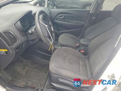 Zdjęcie 7 z 12 samochodu: 2012 KIA RIO 5-DOOR EX VIN:KNADN5A39C6054713 - miniatura