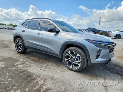 Czwarte zdjęcie samochodu z boku: 2025 CHEVROLET TRAX 2RS VIN:KL77LJEP4SC112798 - miniatura