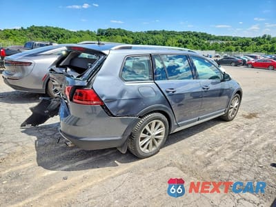 Trzecie zdjęcie samochodu z tyłu: 2017 VOLKSWAGEN GOLF VIN:3VWH17AU2HM531829 - miniatura