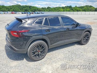 Trzecie zdjęcie samochodu z tyłu: 2026 CHEVROLET TRAX VIN:KL77LGEP0TC105593 - miniatura