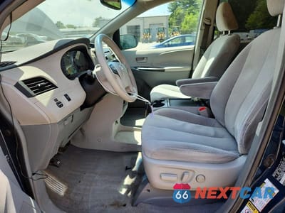 Zdjęcie 7 z 13 samochodu: 2011 TOYOTA SIENNA LE VIN:5TDJK3DCXBS008823 - miniatura
