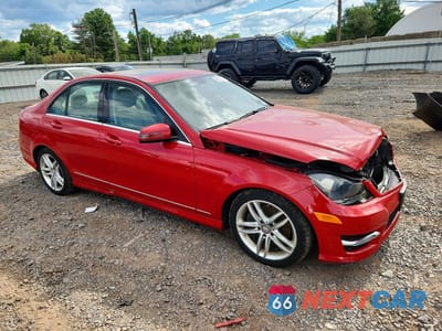 Czwarte zdjęcie samochodu z boku: 2014 MERCEDES-BENZ C 300 4MATIC VIN:WDDGF8ABXER312329 - miniatura