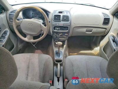 Zdjęcie 8 z 12 samochodu: 2001 HYUNDAI ACCENT GL VIN:KMHCG45C81U178604 - miniatura