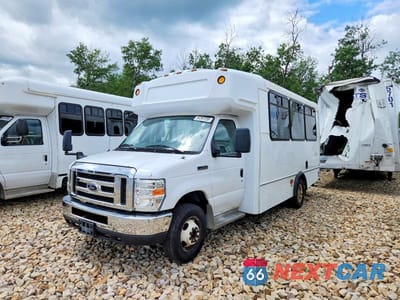 Drugie zdjęcie samochodu z przodu: 2017 FORD ECONOLINE E450 SUPER DUTY CUTAWAY VAN VIN:1FDFE4FSXHDC13744 - miniatura
