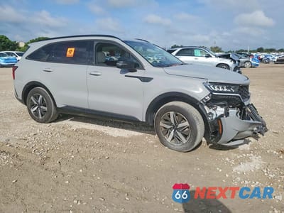 Czwarte zdjęcie samochodu z boku: 2023 KIA SORENTO EX VIN:5XYRH4LFXPG249479 - miniatura