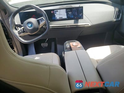 Zdjęcie 8 z 14 samochodu: 2023 BMW IX XDRIVE50 VIN:WB523CF02PCM84959 - miniatura
