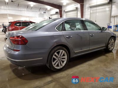 Trzecie zdjęcie samochodu z tyłu: 2017 VOLKSWAGEN PASSAT SE VIN:1VWGT7A36HC033969 - miniatura