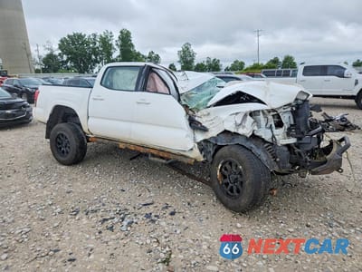 Czwarte zdjęcie samochodu z boku: 2018 TOYOTA TACOMA SR V6 VIN:5TFCZ5AN3JX146170 - miniatura