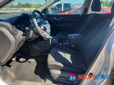 Zdjęcie 7 z 13 samochodu: 2017 NISSAN ROGUE SPORT SV VIN:JN1BJ1CR7HW142556 - miniatura