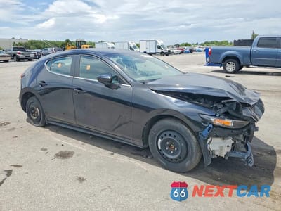 Czwarte zdjęcie samochodu z boku: 2021 MAZDA 3 SELECT VIN:JM1BPAKL2M1336962 - miniatura