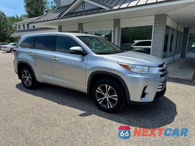 2018 TOYOTA HIGHLANDER LE 5TDBZRFH1JS833126 - główne zdjęcie licytacji z USA - miniatura