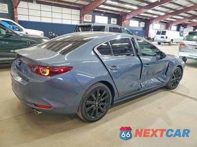 Trzecie zdjęcie samochodu z tyłu: 2025 MAZDA 3 PREFERRED VIN:JM1BPBCM8S1775206 - miniatura