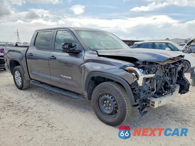 Czwarte zdjęcie samochodu z boku: 2024 TOYOTA TUNDRA SR5 VIN:5TFLA5DB8RX172588 - miniatura