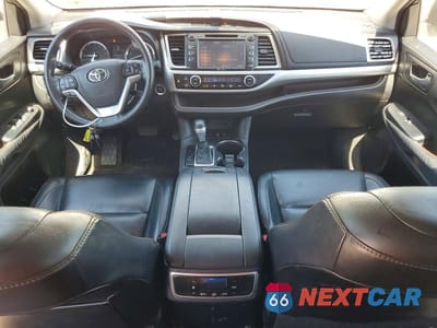 Zdjęcie 8 z 14 samochodu: 2015 TOYOTA HIGHLANDER XLE VIN:5TDJKRFH0FS199721 - miniatura