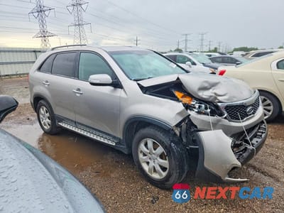 Czwarte zdjęcie samochodu z boku: 2013 KIA SORENTO LX VIN:5XYKT4A60DG361481 - miniatura