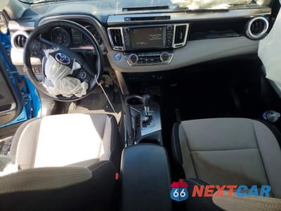 Zdjęcie 8 z 13 samochodu: 2016 TOYOTA RAV4 HV XLE VIN:JTMRJREVXGD057306 - miniatura