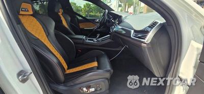 Piąte zdjęcie samochodu w środku: 2020 BMW X6 M VIN:5YMCY0C09L9B05681 - miniatura