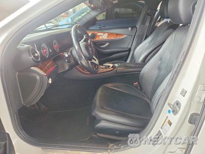 Zdjęcie 7 z 12 samochodu: 2019 MERCEDES-BENZ E 300 VIN:WDDZF4JB6KA628077 - miniatura