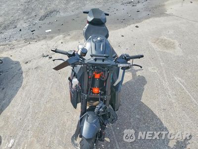 Piąte zdjęcie samochodu w środku: 2025 KTM 1290 SUPER DUKE R VIN:VBKV39406SM909835 - miniatura
