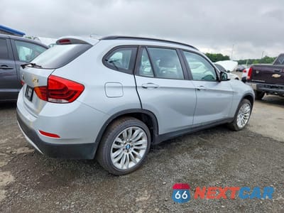 Trzecie zdjęcie samochodu z tyłu: 2015 BMW X1 XDRIVE28I VIN:WBAVL1C58FVY32527 - miniatura