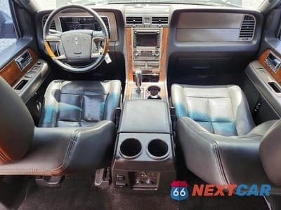 Zdjęcie 8 z 13 samochodu: 2014 LINCOLN NAVIGATOR L VIN:5LMJJ3J53EEL02768 - miniatura