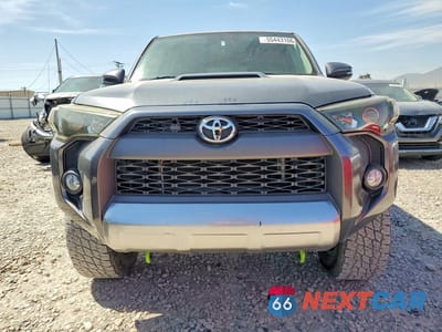 Piąte zdjęcie samochodu w środku: 2017 TOYOTA 4RUNNER TRD OFF-ROAD VIN:JTEBU5JR6H5448146 - miniatura