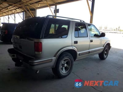 Trzecie zdjęcie samochodu z tyłu: 1998 CHEVROLET BLAZER VIN:1GNCS13W4W2212157 - miniatura