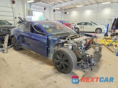 Czwarte zdjęcie samochodu z boku: 2022 TESLA MODEL S VIN:5YJSA1E51NF476833 - miniatura