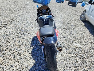 Czwarte zdjęcie samochodu z boku: 2002 SUZUKI GSX-R1000 VIN:JS1GT74AX22108984 - miniatura
