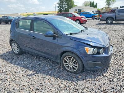 Czwarte zdjęcie samochodu z boku: 2016 CHEVROLET SONIC LT VIN:1G1JC6SBXG4123930 - miniatura