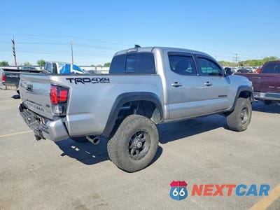 Trzecie zdjęcie samochodu z tyłu: 2017 TOYOTA TACOMA TRD OFF-ROAD VIN:3TMCZ5AN5HM108830 - miniatura
