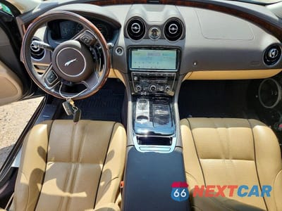 Zdjęcie 8 z 13 samochodu: 2019 JAGUAR XJ R - SPORT VIN:SAJWA1C78K8W19456 - miniatura